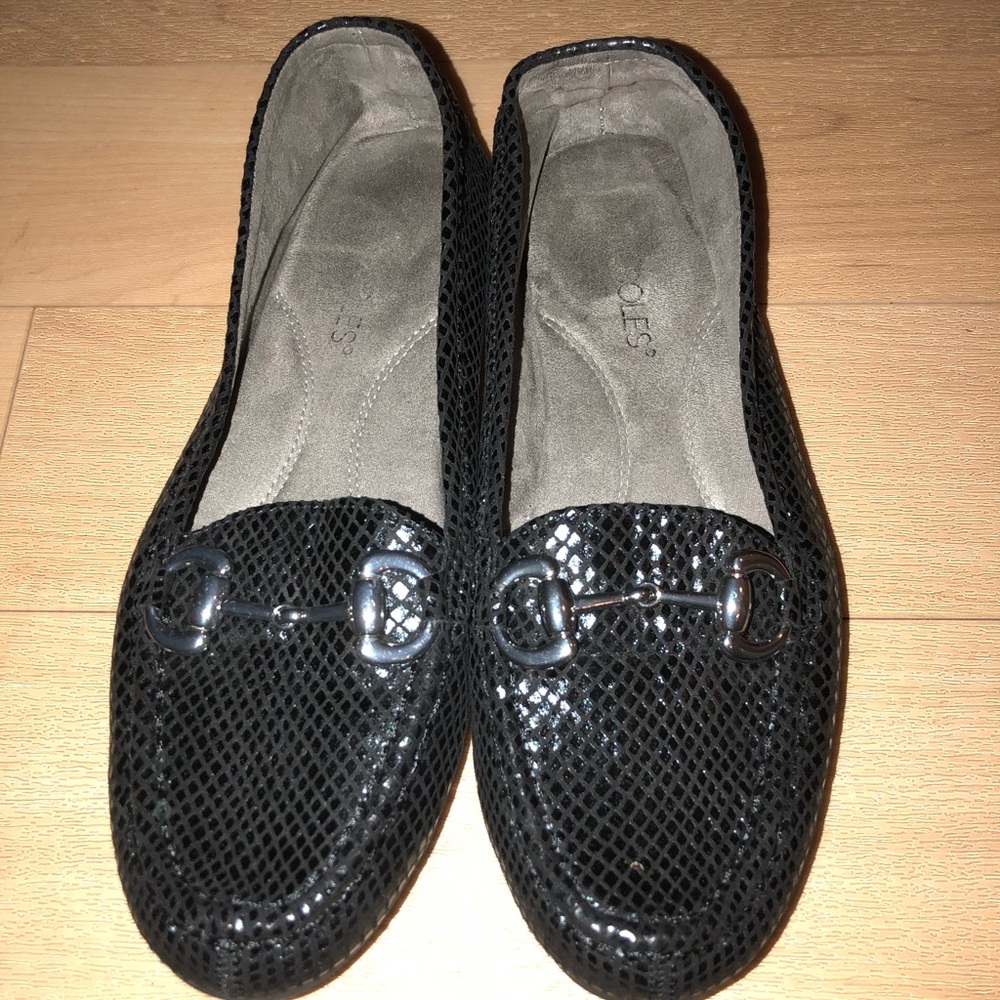 Worn once, aerosoles